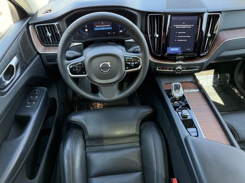 Certified 2023 Volvo XC60 B5 Ultimate w/ Protection Package Premier image 14