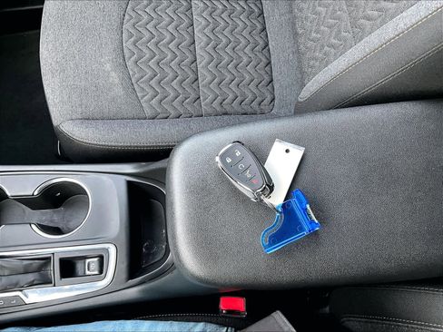 Used 2023 Chevrolet Equinox LT image 31