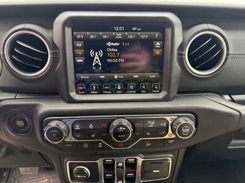 Used 2018 Jeep Wrangler Unlimited Sahara w/ Dual Top Group image 8