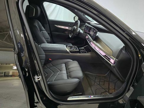 Used 2026 BMW 760i xDrive w/ Executive Package image 11