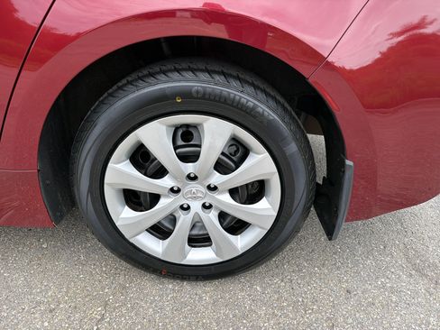 Used 2025 Toyota Corolla LE FWD image 19