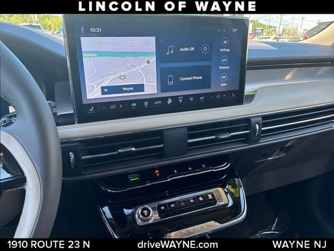 Certified 2024 Lincoln Corsair AWD image 18