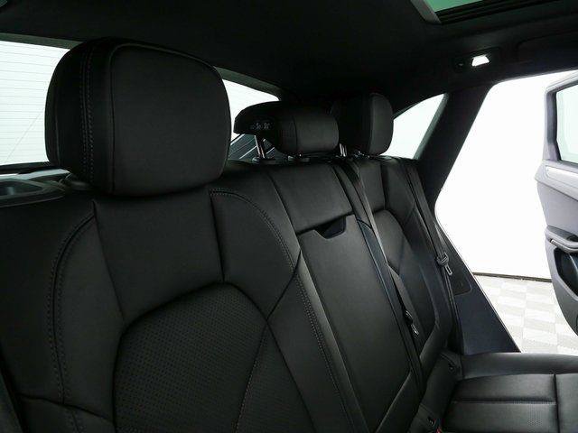 Certified 2026 Porsche Macan AWD/4WD image 27