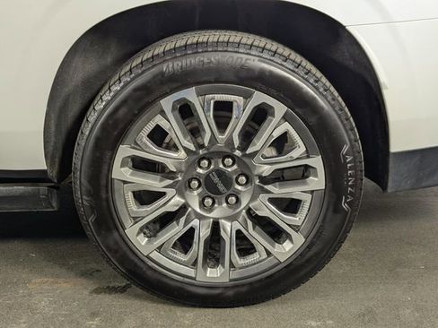 Used 2023 GMC Yukon XL Denali Ultimate image 11