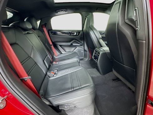 Used 2022 Porsche Cayenne Coupe image 29