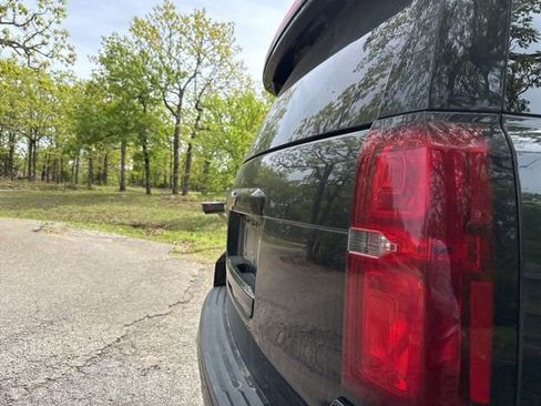 Used 2019 Chevrolet Suburban LT image 11