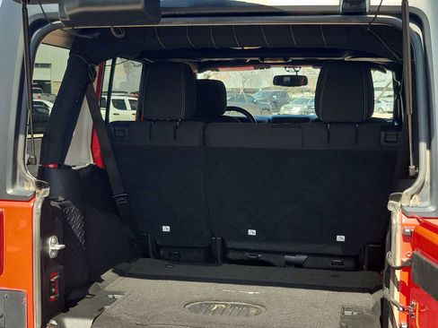 Used 2016 Jeep Wrangler Unlimited Rubicon w/ Connectivity Group image 15