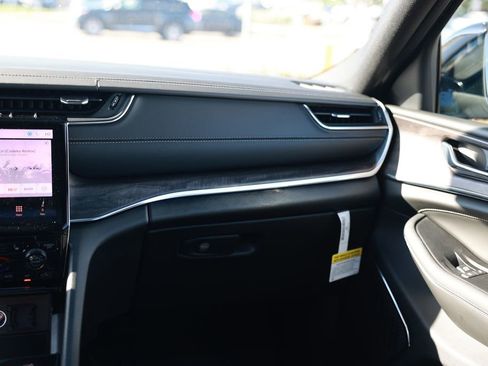 New 2025 Jeep Grand Cherokee L Overland image 24