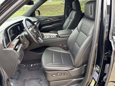 Used 2023 Cadillac Escalade ESV Luxury RWD image 6