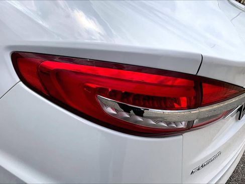 Used 2020 Ford Fusion SE image 28