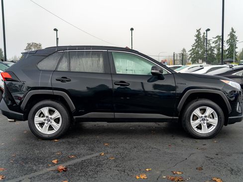 Used 2020 Toyota RAV4 XLE image 7