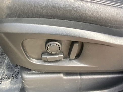 Used 2024 Land Rover Defender 110 S image 7