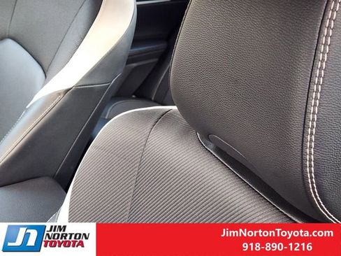 Used 2025 Toyota Camry SE FWD image 15