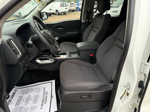 Used 2022 Nissan Frontier SV w/ Technology Package image 8