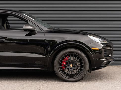Certified 2022 Porsche Cayenne GTS AWD/4WD image 9