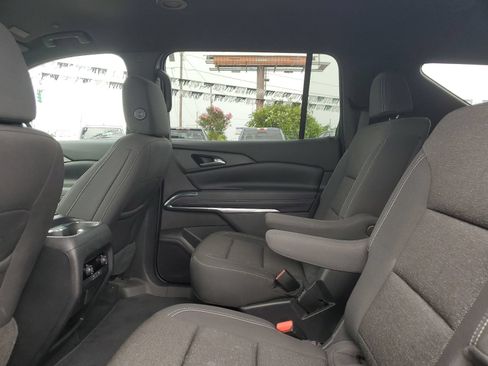 Used 2025 Chevrolet Traverse LT w/ Driver Confidence Package AWD/4WD image 12