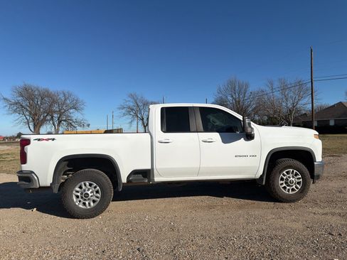 Used 2023 Chevrolet Silverado 2500 LT w/ Convenience Package image 11