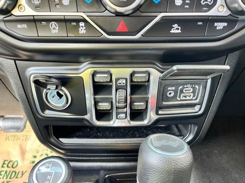 Used 2021 Jeep Wrangler Unlimited Sport image 43