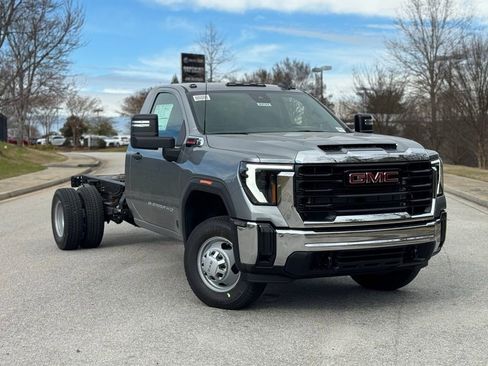 New 2026 GMC Sierra 3500 Pro w/ Convenience Package image 2