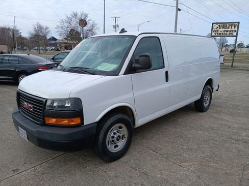 Used 2018 GMC Savana 2500 w/ Driver Convenience Package image 9