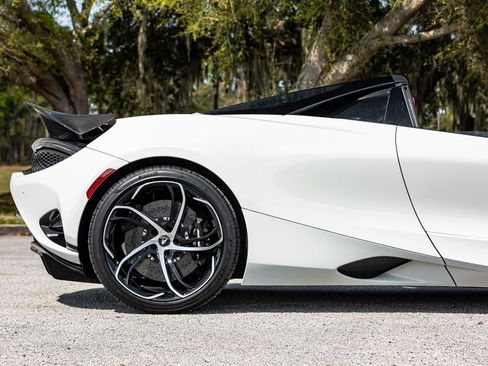 Used 2024 McLaren 750S Spider image 11