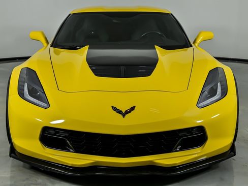 Used 2015 Chevrolet Corvette Z06 w/ 3LZ Preferred Equipment Group image 5
