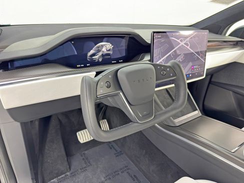 Used 2022 Tesla Model X Plaid image 13