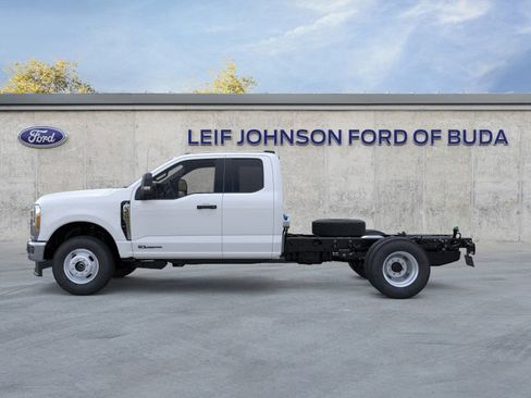 New 2025 Ford F350 XL w/ XL Chrome Package image 3