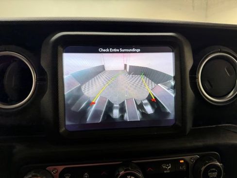 Used 2018 Jeep Wrangler Unlimited Sahara w/ Uconnect 4C Nav & Sound Group AWD/4WD image 21