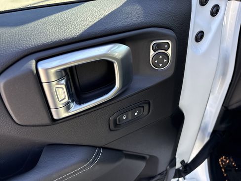 Used 2023 Jeep Wrangler Sahara image 16