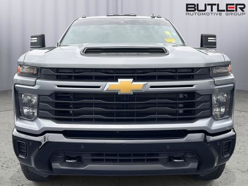 Used 2025 Chevrolet Silverado 2500 Custom w/ Custom Value Package AWD/4WD image 8