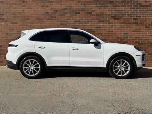 Used 2025 Porsche Cayenne image 8