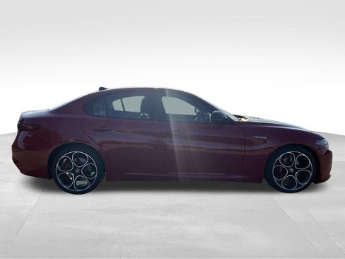 Used 2023 Alfa Romeo Giulia Veloce RWD image 6