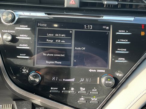 Used 2020 Toyota Camry XLE image 25