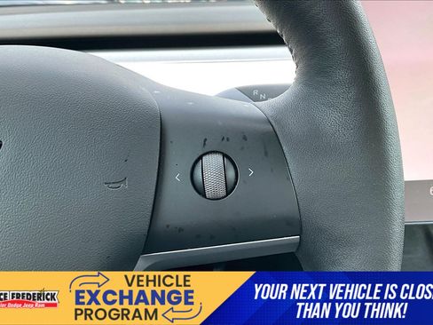 Used 2022 Tesla Model Y Performance AWD/4WD image 16