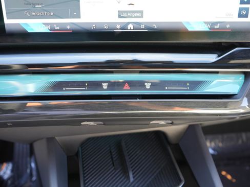 Used 2025 BMW i5 eDrive40i image 24