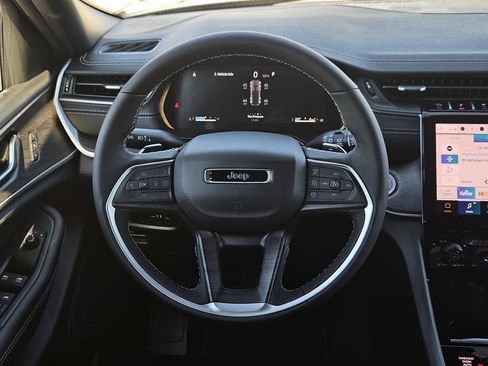 New 2025 Jeep Grand Cherokee Limited image 13