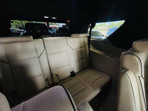 Used 2022 Cadillac Escalade Premium Luxury w/ Performance Package AWD/4WD image 40