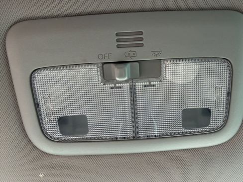 Used 2019 Toyota Corolla LE w/ Carpet Mat Package (TMS) FWD image 15
