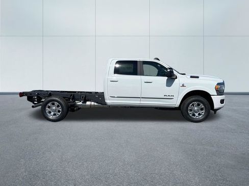 Used 2024 RAM 3500 Limited AWD/4WD image 2