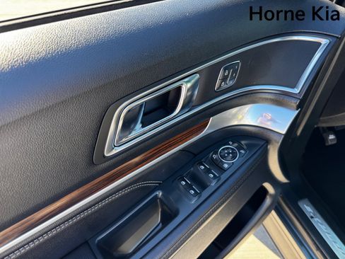 Used 2019 Ford Explorer Limited w/ Class III Trailer Tow Package image 11