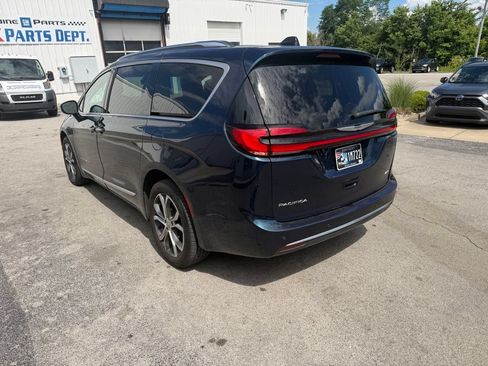 Used 2023 Chrysler Pacifica Pinnacle AWD/4WD image 4