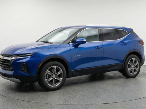 Used 2025 Chevrolet Blazer LT image 3