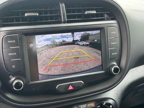 Used 2025 Kia Soul LX w/ LX Technology Package FWD image 22