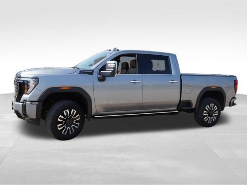 Used 2025 GMC Sierra 3500 Denali Ultimate AWD/4WD image 10