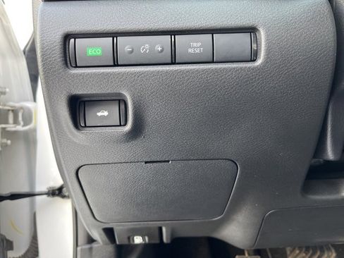 Used 2022 Nissan Sentra SV image 12