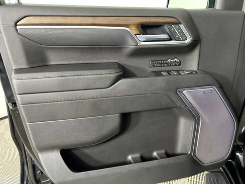Used 2025 Chevrolet Silverado 1500 High Country w/ Technology Package AWD/4WD image 12
