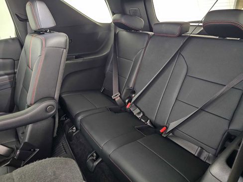 Used 2026 Chevrolet Traverse RS w/ LPO, Floor Liner Package FWD image 18
