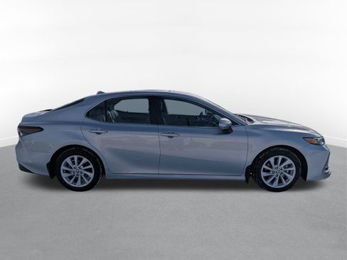 Used 2022 Toyota Camry LE image 2