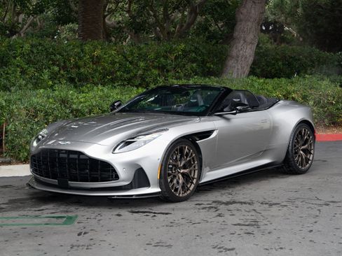 Used 2025 Aston Martin DB12 Convertible image 3